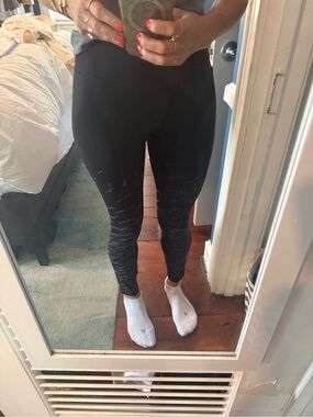 Lululemon High-Waist Black Patterned Leggings size 4